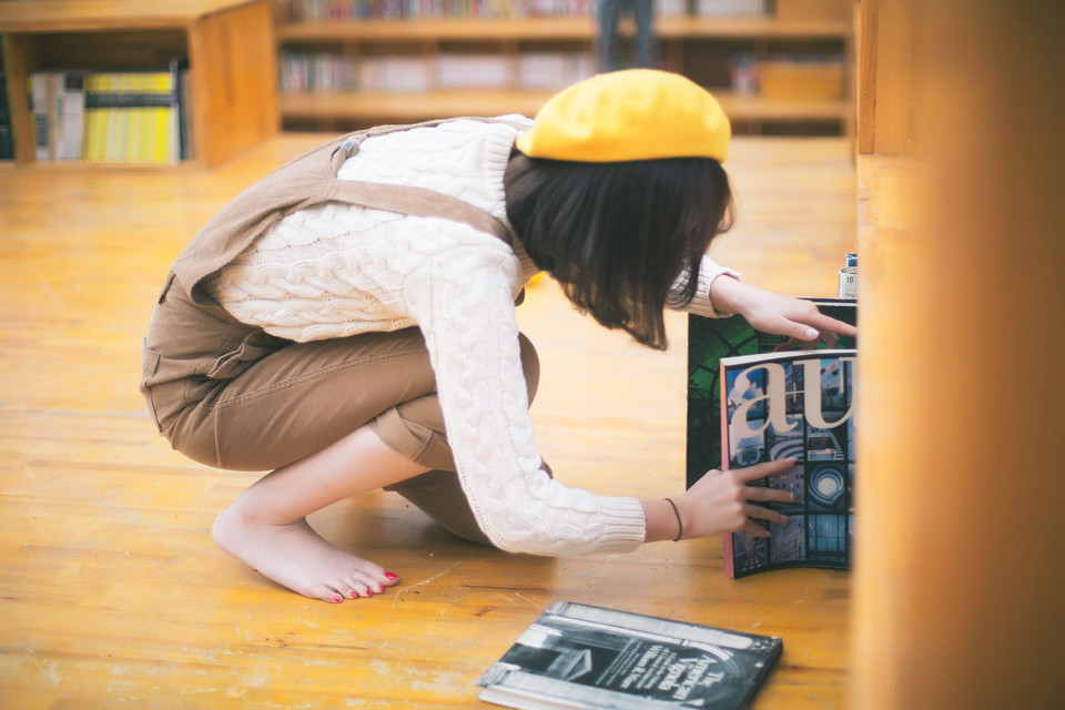 日系呆萌少女的图书馆生活清纯学生妹图片